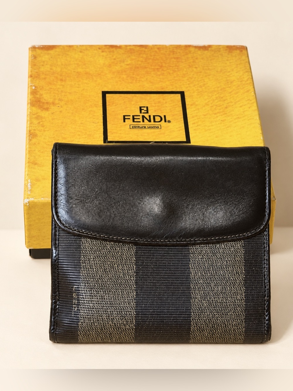 Fendi Mans Elegant Black and Tan bifold wallet